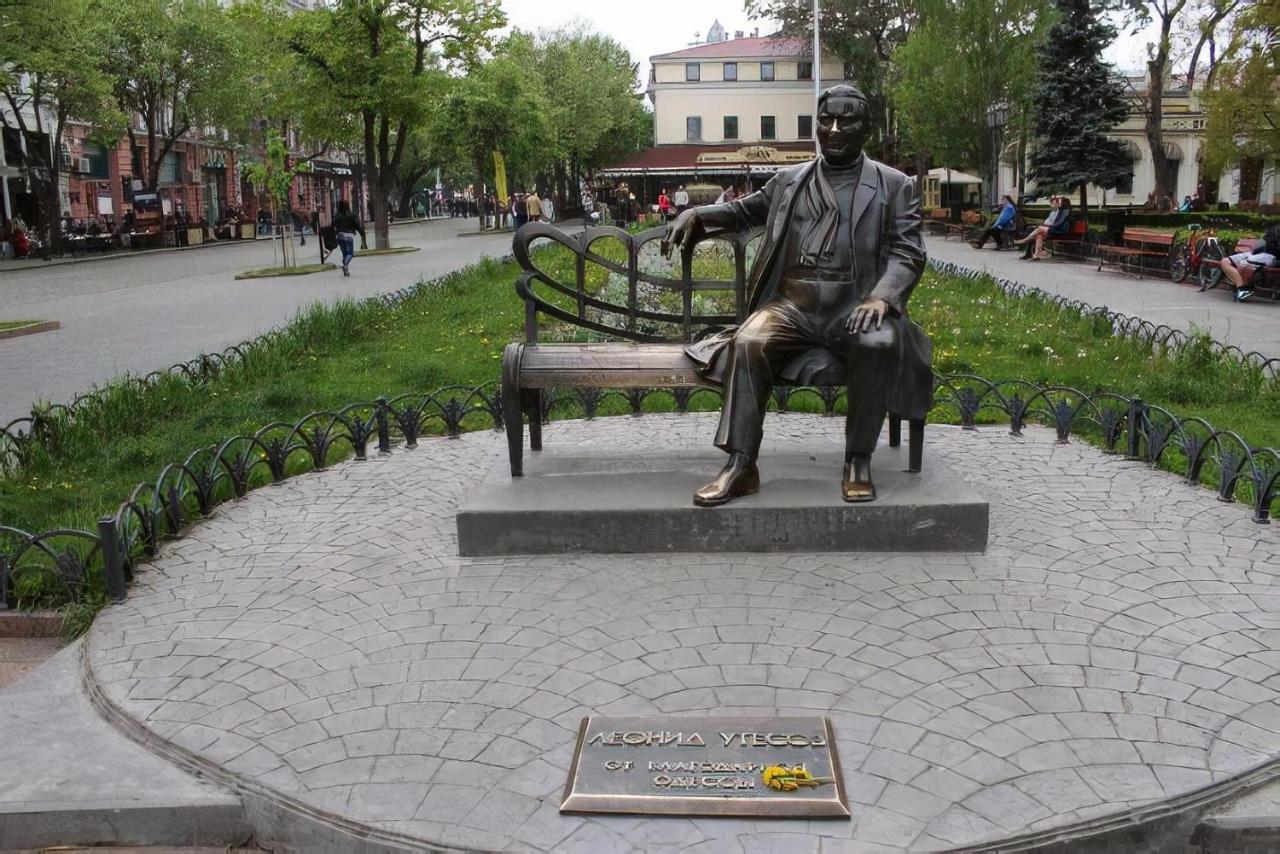 Ваша квартира - у самого Дерибаса! Одесса Экстерьер фото