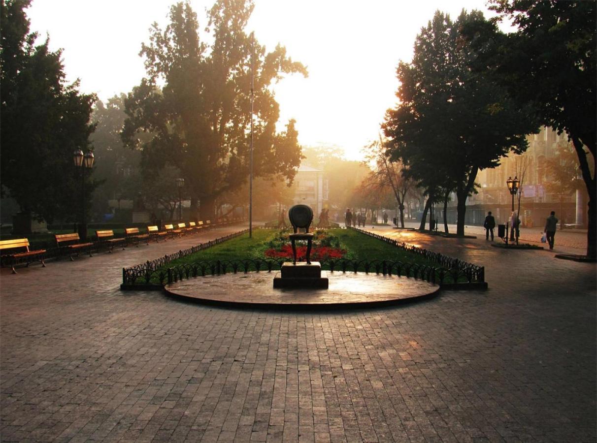 Ваша квартира - у самого Дерибаса! Одесса Экстерьер фото
